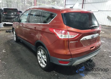 2015 Ford Escape Titanium z USA, uszkodzony, nr VIN 1FMCU9J97FUC02477